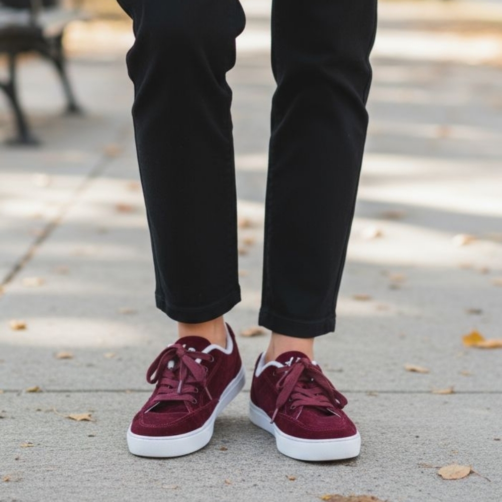 😻 3/$30 Fila Burgundy Velvet Sneakers Size 6.5